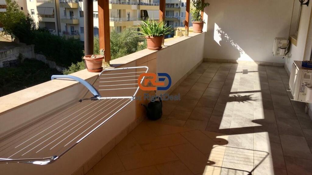 Al Lago Secco, Attico Con Veranda E Vista Meravigliosa In Affitto !!