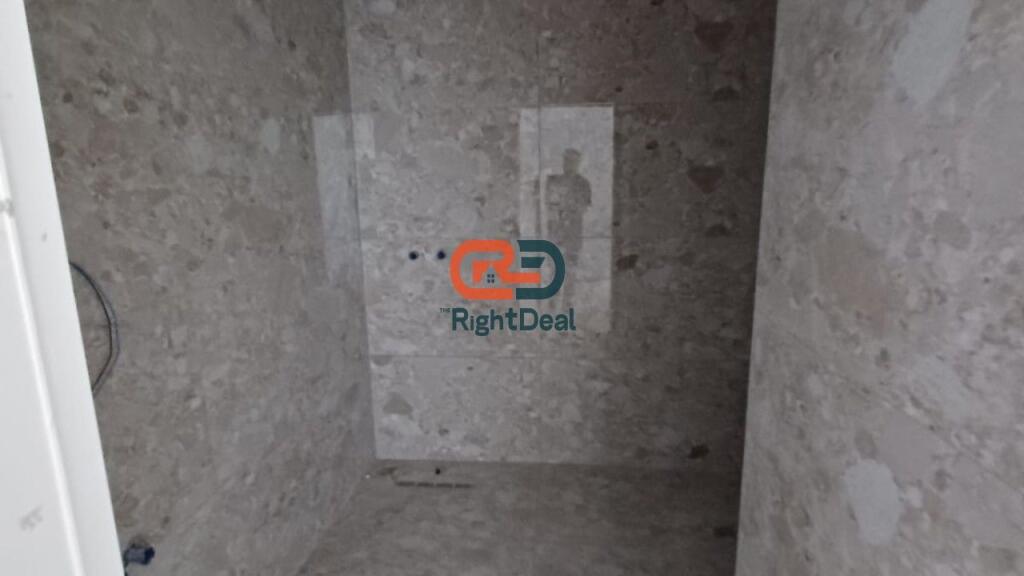 Tek 5 Maji, Shitet Apartament 2+1+2 Ne Ndertim Te Ri, Me Planimetri Te Rregullt!!!