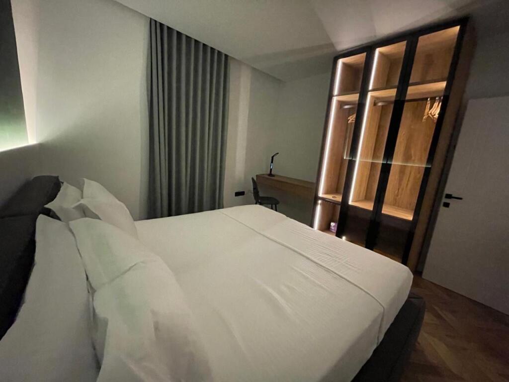 JEPET APARTAMENT ME QERA 1+1 KOMUNA E PARISIT 800 EURO