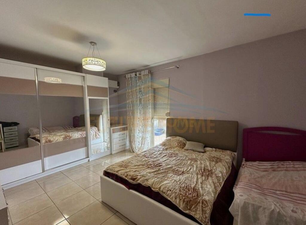 Shitet Apartament 2+1 – Unaza e Re, pranë bar “Xhamero”