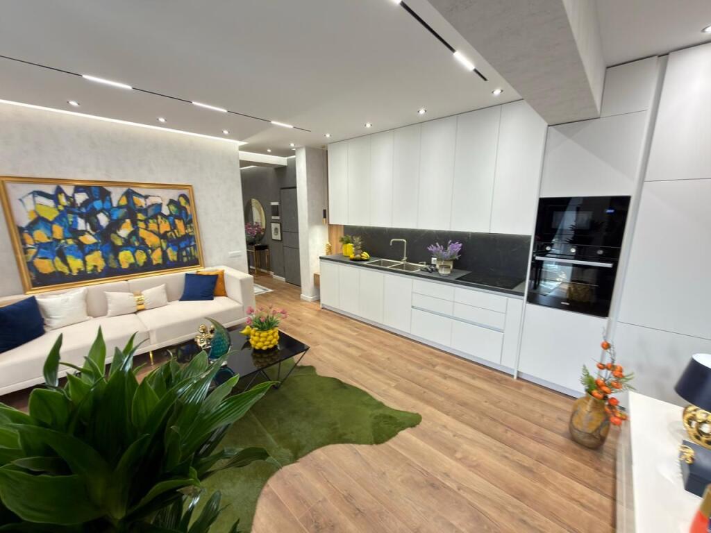 🏠 Appartamento 2+1 in vendita 📍 21 Dhjetori, Tirana 🛋️prezzo su richiesta