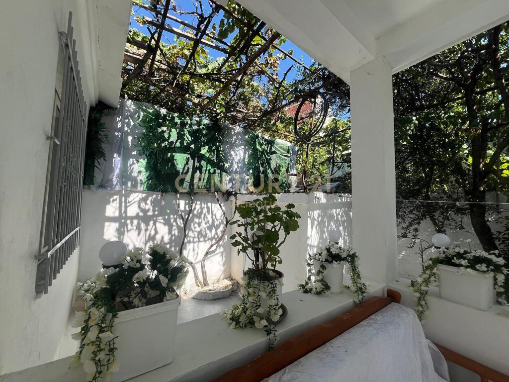 SHITET APARTAMENT ME OBORR PRANE SHKOLLES DEMOKRACIA NE DURRES !