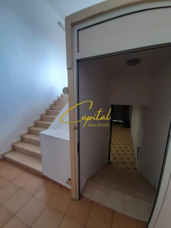 WAREHOUSES FOR RENT 800 M2 FORMER TRAIN STATION 4,700 EURO