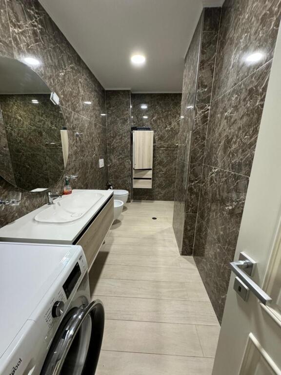 Jepet apartament me qera 3+1+2 vollga