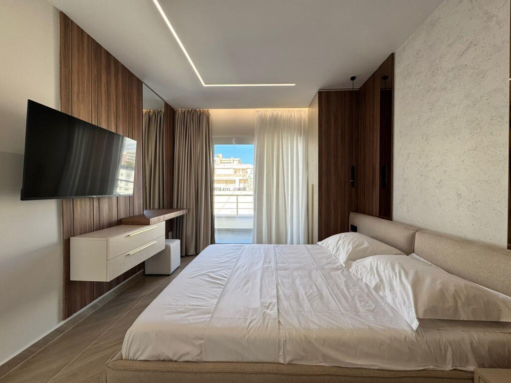 Shitet Papafingo luksoze në vijë të parë të detit, në Plazh pranë Hotel Adriatik.