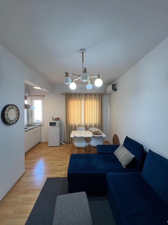Apartament 1+1 me qera ne Qender Sheshi Skënderbej