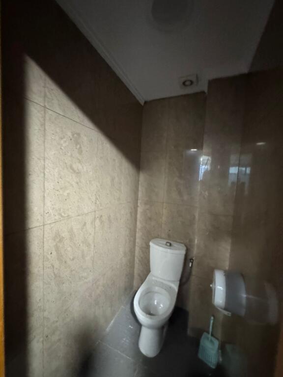 Locale commerciale presso Logos vicino a Ring Center  Prezzo 2500€\mese  Superficie 260 m2  Piano 3 palazzo con ascensore