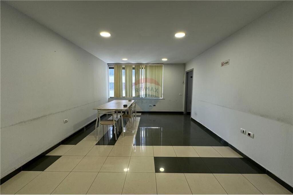 Office 236.5m2 for rent Zogu i Zi!