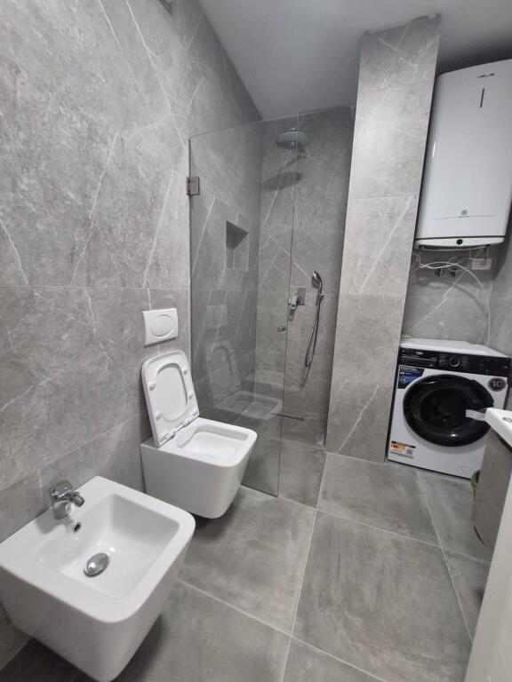 1+1,i mobiluar per here te pare,shkolle e kuqe qender,700 euro