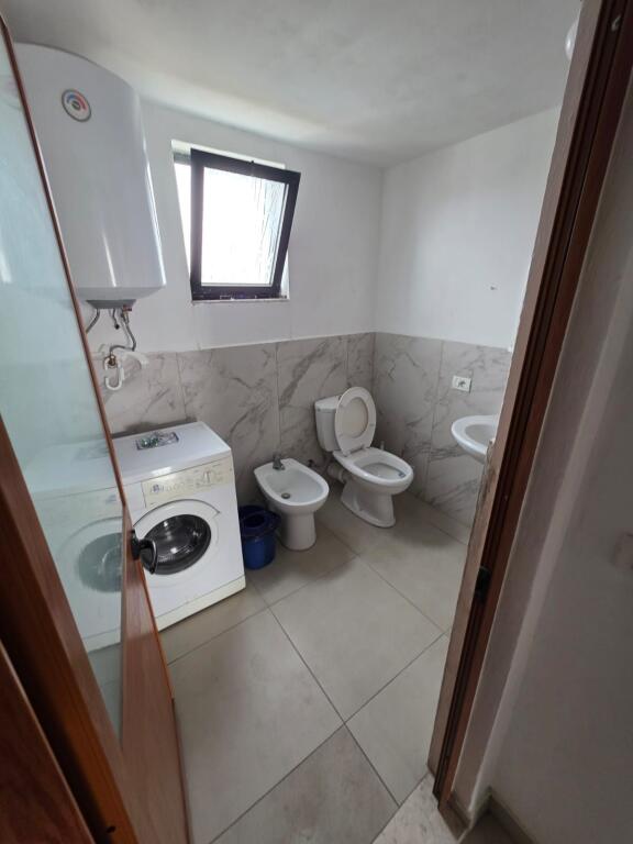 JEPET ME QERA 3+1 TEK BURGU DURRES