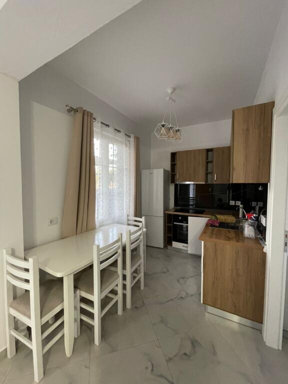 KATI 1 I NJE VILE 3 KATESHE 2+1 ME QERA KENETE DURRES