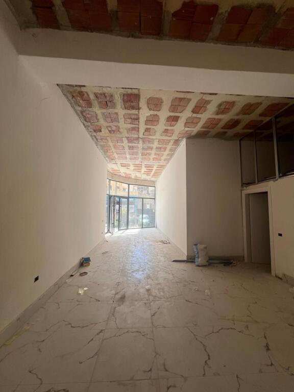 DYQAN ME QERA 104 M2RRUGA E DURRESIT 1.400 EURO