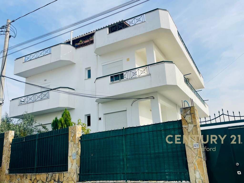 Apartament 3+1+2 per SHITJE ne Shkoze