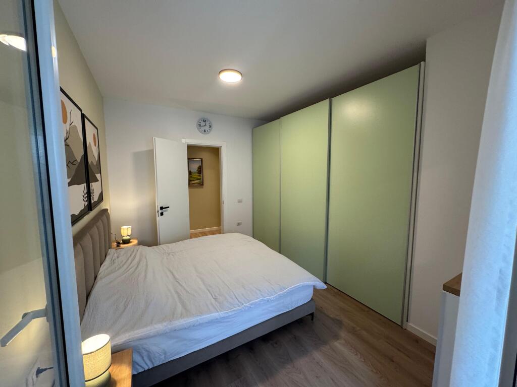 📣Affitto Appartamento 2+1📍Via Elbasani 🛣️Vicino alla Facoltà di Economia✨✨  🏢Nuova costruzione 🪜3° piano  🛋️Arredato  📐Superficie 102 m2 ☀️Orientamento Sud-Est 🔹Con 2 posti auto  💶Prezzo:1000€