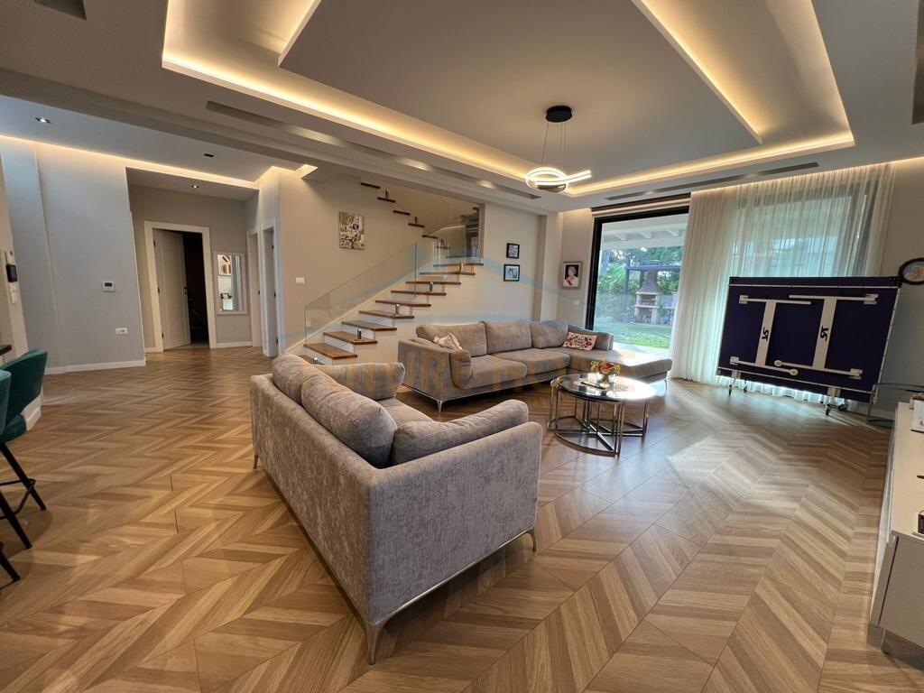 Shitet, Vilë individuale San Pietro Residence, Gjiri I Lalëzit.