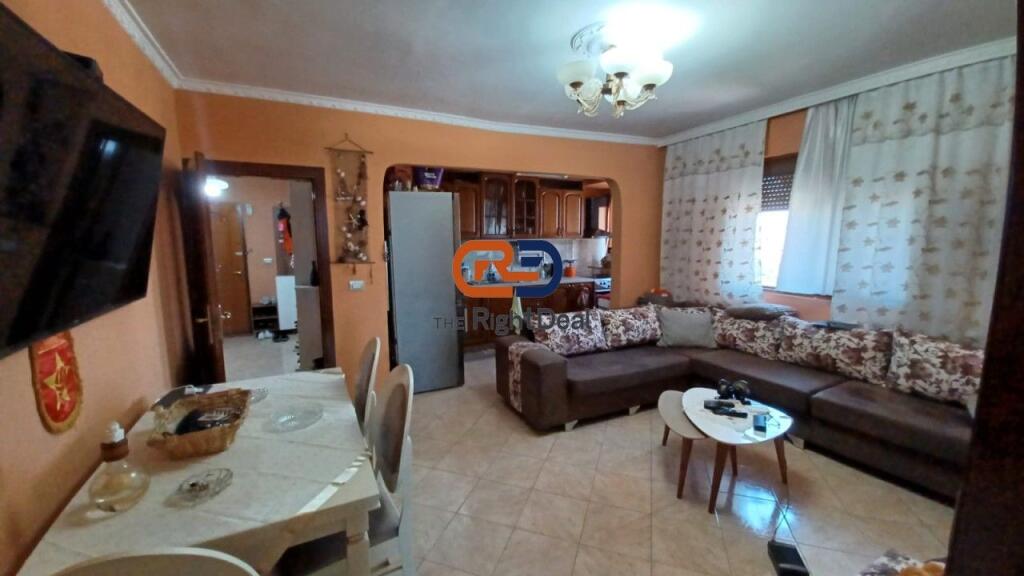 Presso l'Ospedale Universitario di Traumatologia, Appartamento 3+1+2 in Vendita, Con Pianta Regolare!!!