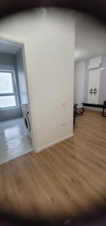 AFFITTASI APPARTAMENTO 1+1 – ALI DEMI, COMPLESSO KADIU💶 Prezzo: 40 000 lek / mese