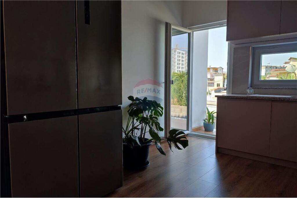 casa privata 3+1 in affitto a Xhamllik