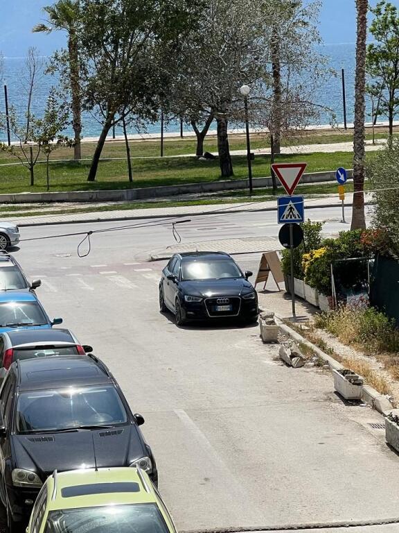 Appartamento in Affitto 2+1+2WC, Lungomare con Vista Mare, Prima Linea. VLORE