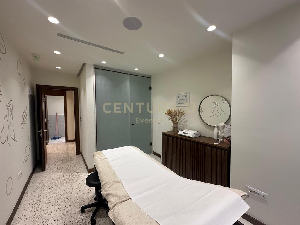 KOMPLEKSI KIKA 2, ZYRE PER QIRA 1,800 € /Muaj