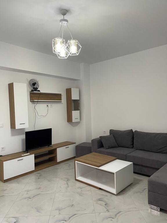 KATI 1 I NJE VILE 3 KATESHE 2+1 ME QERA KENETE DURRES