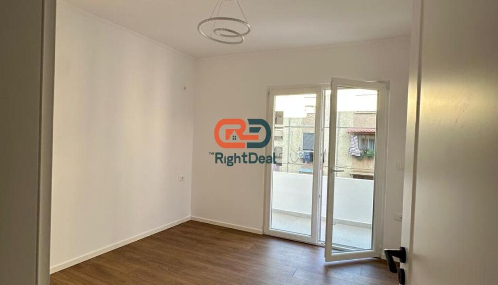 Vicino alla Strada Congresso di Manastir, Vendesi Super Appartamento 1+1 con Posizione Perfetta !!!