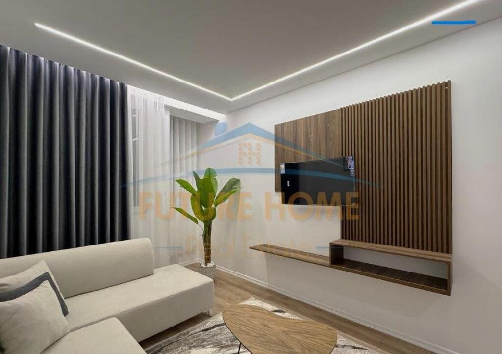 Shitet Apartament 1+1 – Rruga Fortuzi, pranë Shkollës “Jeronim De Rada”