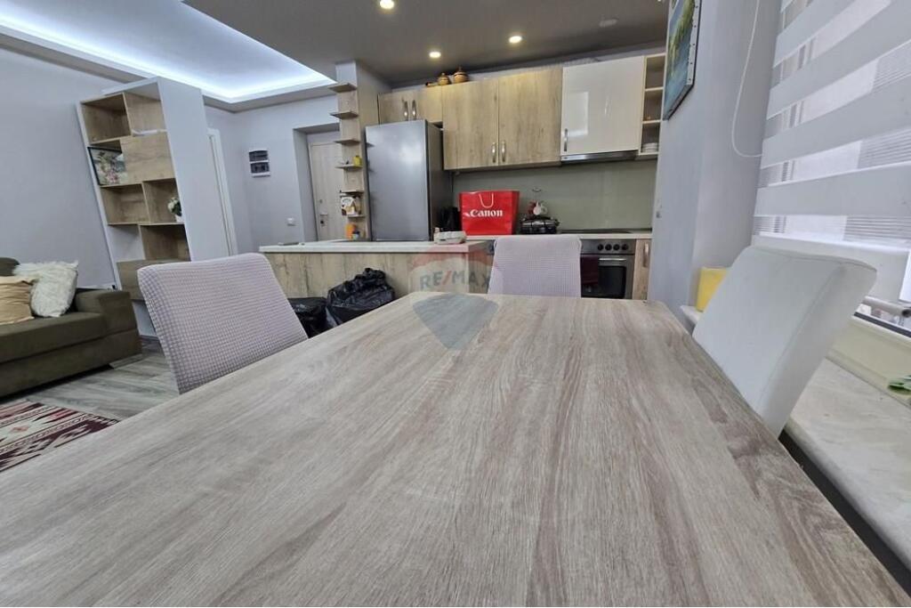 2+1 me qera Rruga Elbasanit