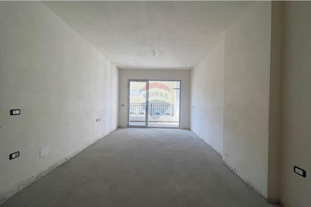 Apartament 2+1 ne shitje prane Bulevardit te Ri!!