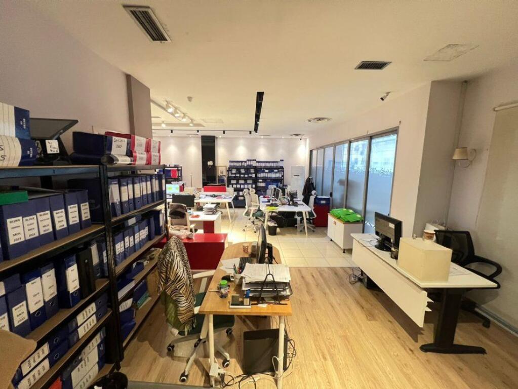 Zyre Me Qera Tek Rruga e Kavajes (ID BZ2739) Tirane