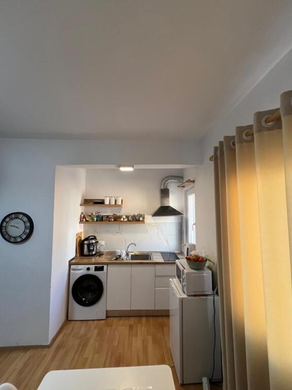 Apartament 1+1 me qera ne Qender Sheshi Skënderbej