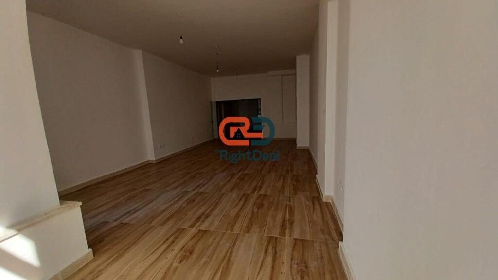 Tek Donika Center, Jepet Me Qira Njesi Biznesi Me Planimetri Te Rregullt, Ne Kompleks Shume Cilesor!!!