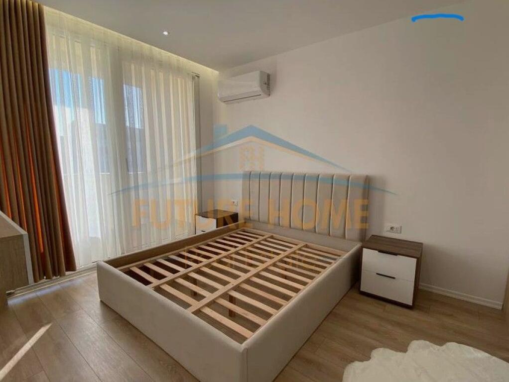 Shitet Apartament 1+1 – Rruga Fortuzi, pranë Shkollës “Jeronim De Rada”