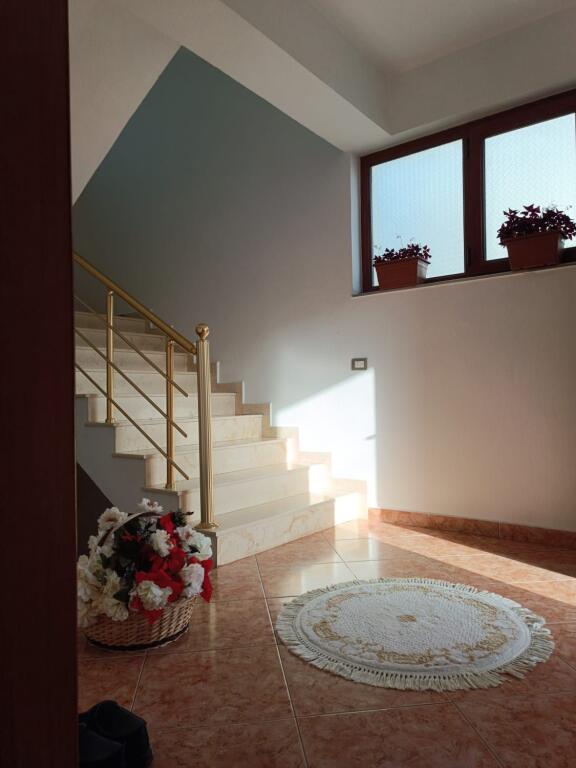 Shitet vile 4 kate Shkallnur Durres