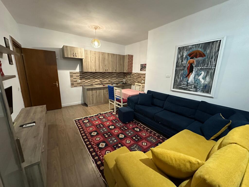 1+1 In Affitto, Yzberisht, Via Besim Alla