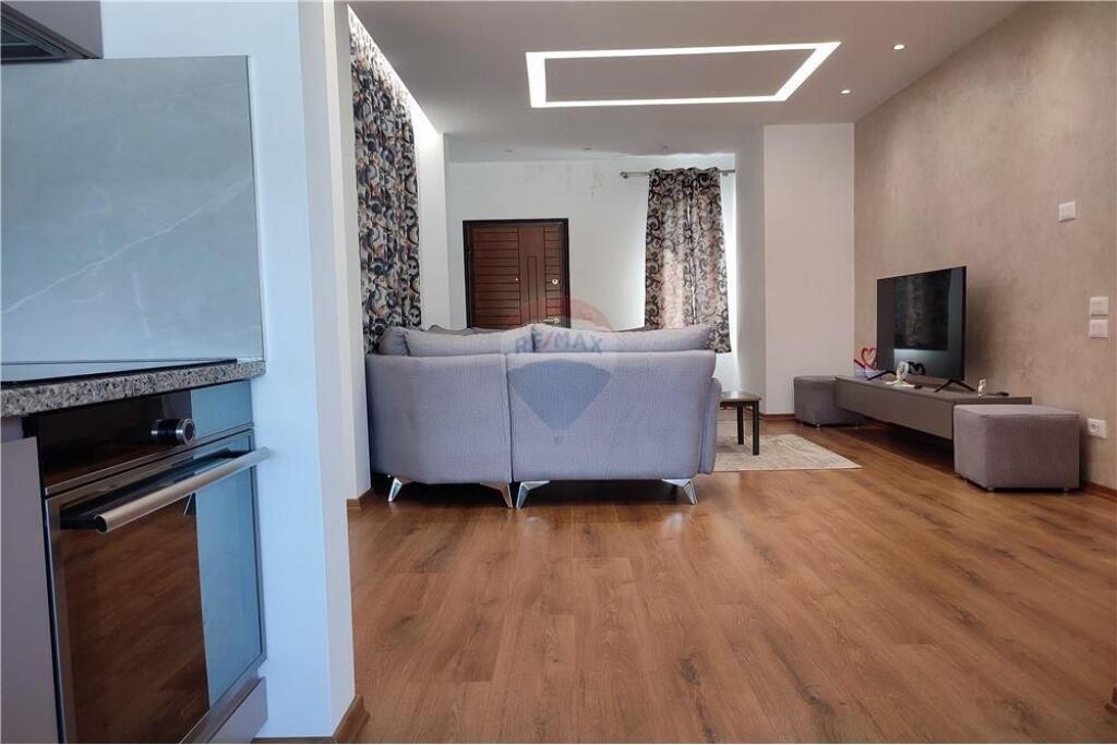 Private house 3+1 for rent in Xhamllik.