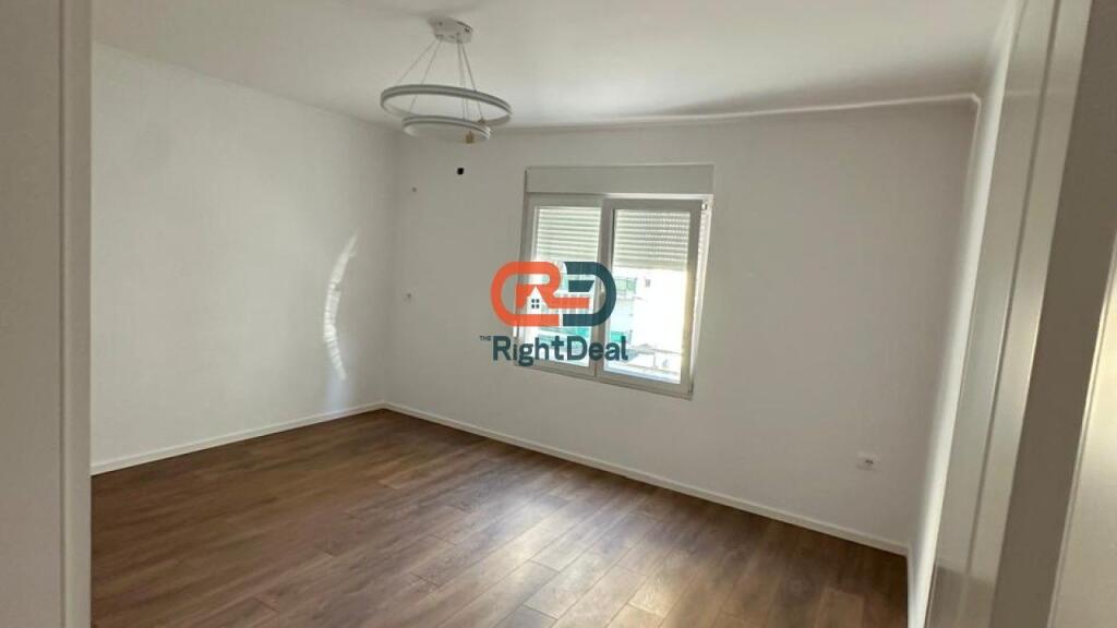 Vicino alla Strada Congresso di Manastir, Vendesi Super Appartamento 1+1 con Posizione Perfetta !!!