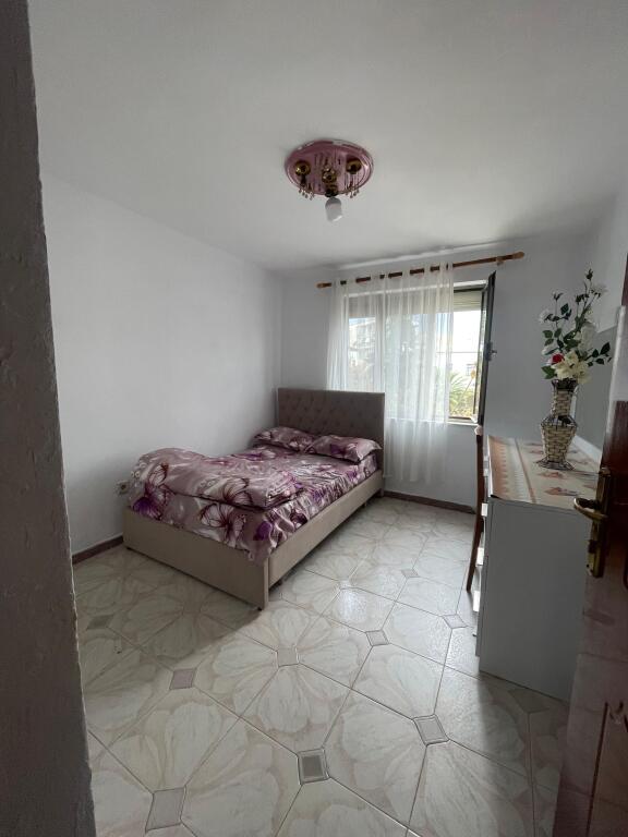 APARTAMENT ME QERA 2+1 MINE PEZA 65.000 LEKE