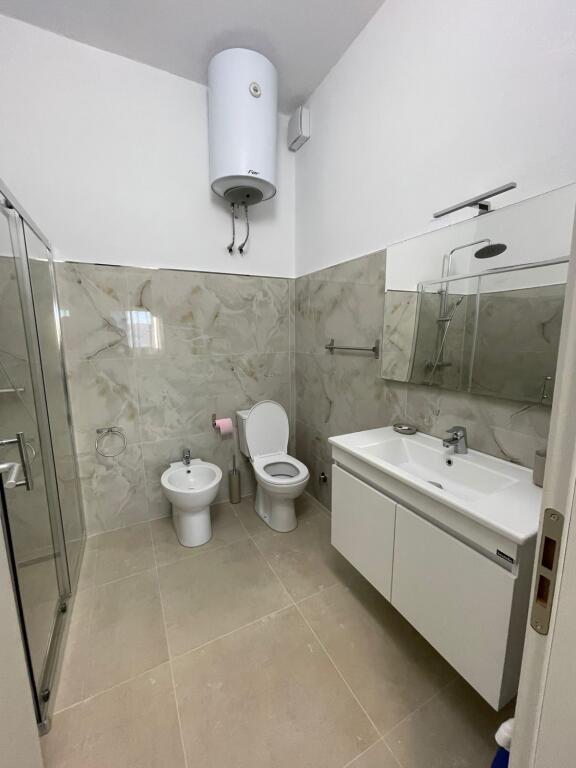 KATI PARE I NJE VILE 3 KATESHE ME QERA 2+1 FABRIKA MAKARONAVE