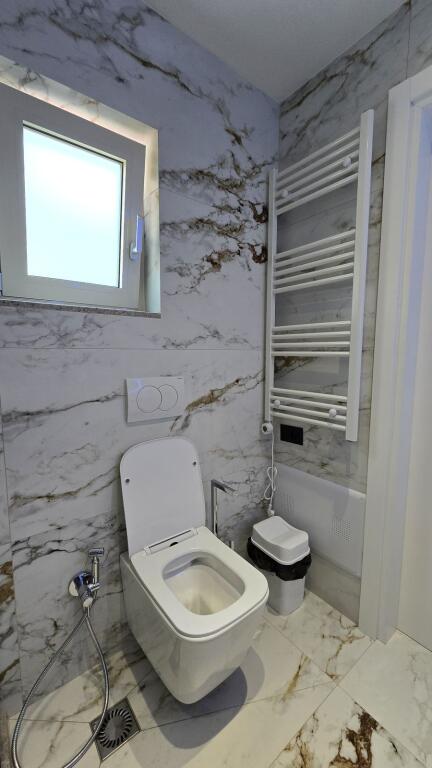 APARTAMENT ME QERA - BLLOK Jepet apartament 1+1 me qera. I sapo restauruar . Rruga Abdyl frasheri. Bllok. 1000€