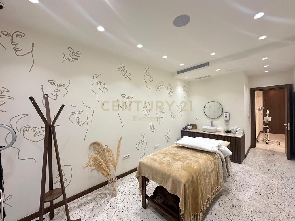 KOMPLEKSI KIKA 2, ZYRE PER QIRA 1,800 € /Muaj