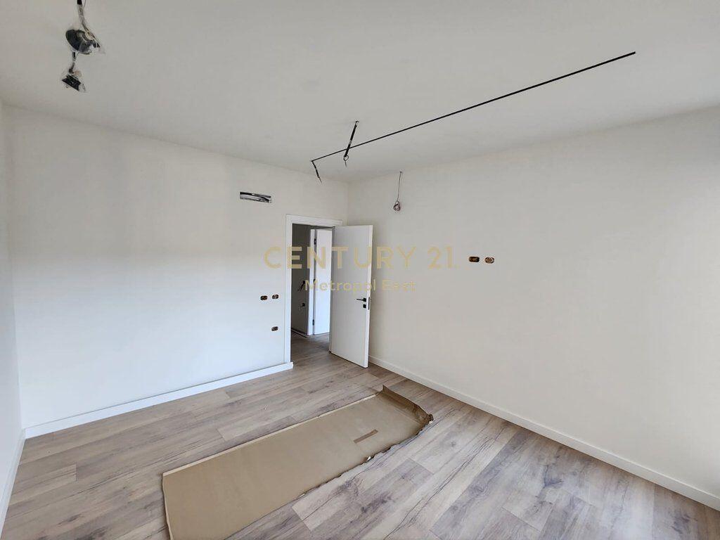 SHITET AMBIENT PER ZYRA TEK 21-DHJETORI 320,000 €