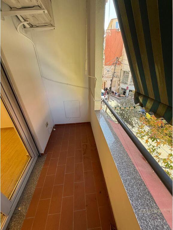 Ambient per zyra tek Rruga e Kavajes. 750 € /Muaj