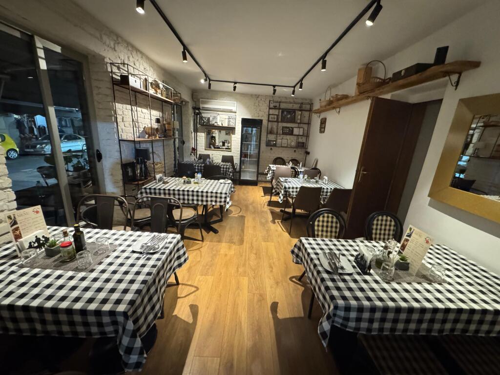 📣Shitet Biznesi Restorant 📍Rruga Frederik Shiroka  •Cmimi i qerase 80.000 leke ne muaj •Cmimi i Shitjes se biznesit 18.000 euro i diskutueshem