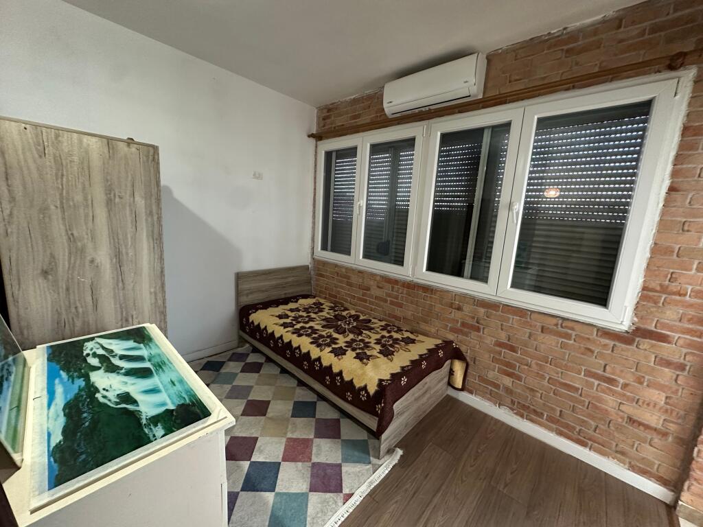 1+1 In Affitto, Yzberisht, Via Besim Alla