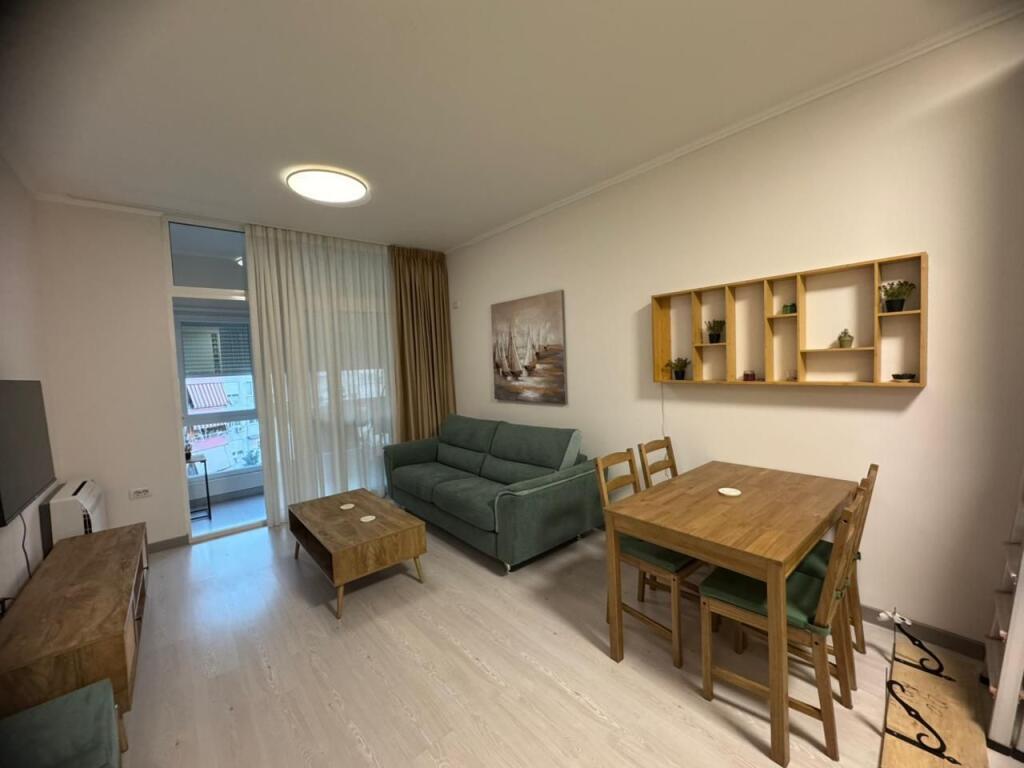 Apartament 1+1 me qira, Rr. e Barrikadave