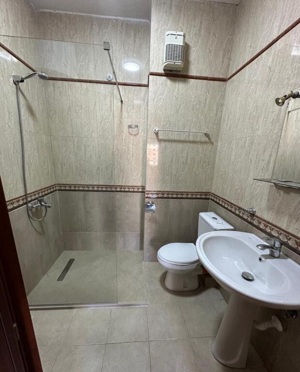 Jepet Me Qera Apartament 2+1+2 Tualete + 2 Ballkone