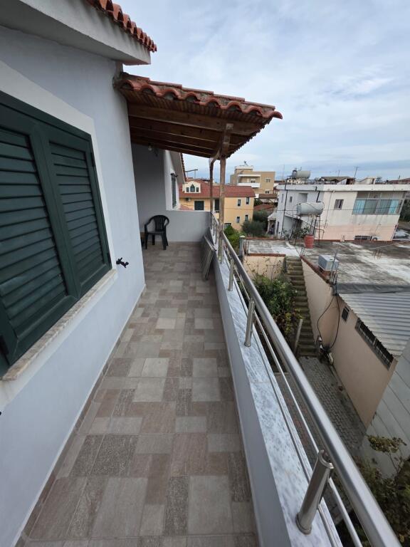 JEPET ME QERA 3+1 TEK BURGU DURRES