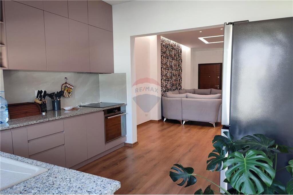 casa privata 3+1 in affitto a Xhamllik