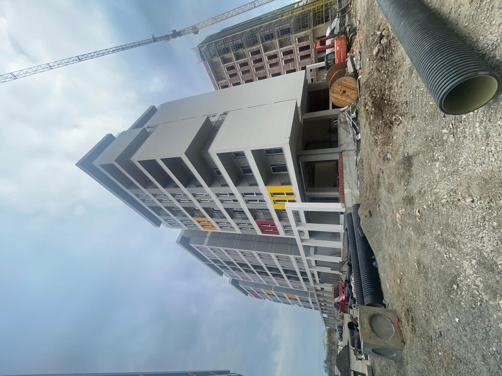 Business Unit for Sale, Univers City